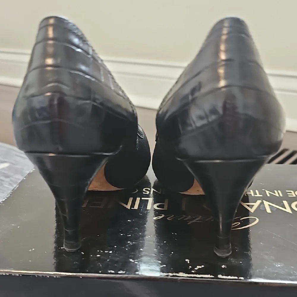 Donald J. Pliner Black Peep Toe Women's Shoes - Picture 5 of 9